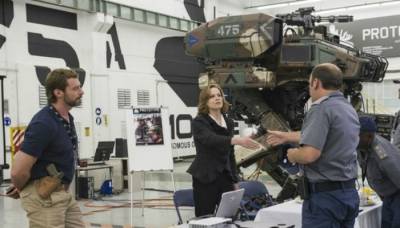 Робот по имени Чаппи 2015