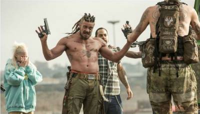 Робот по имени Чаппи 2015