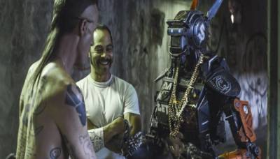 Робот по имени Чаппи 2015